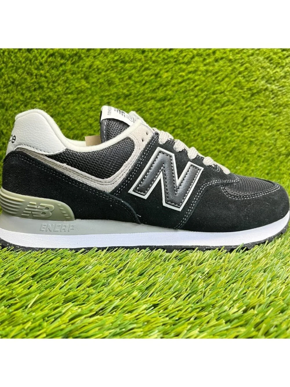 New Balance 574 Classic Mens Size 8 Black Gray Athletic Running Shoes Sneakers